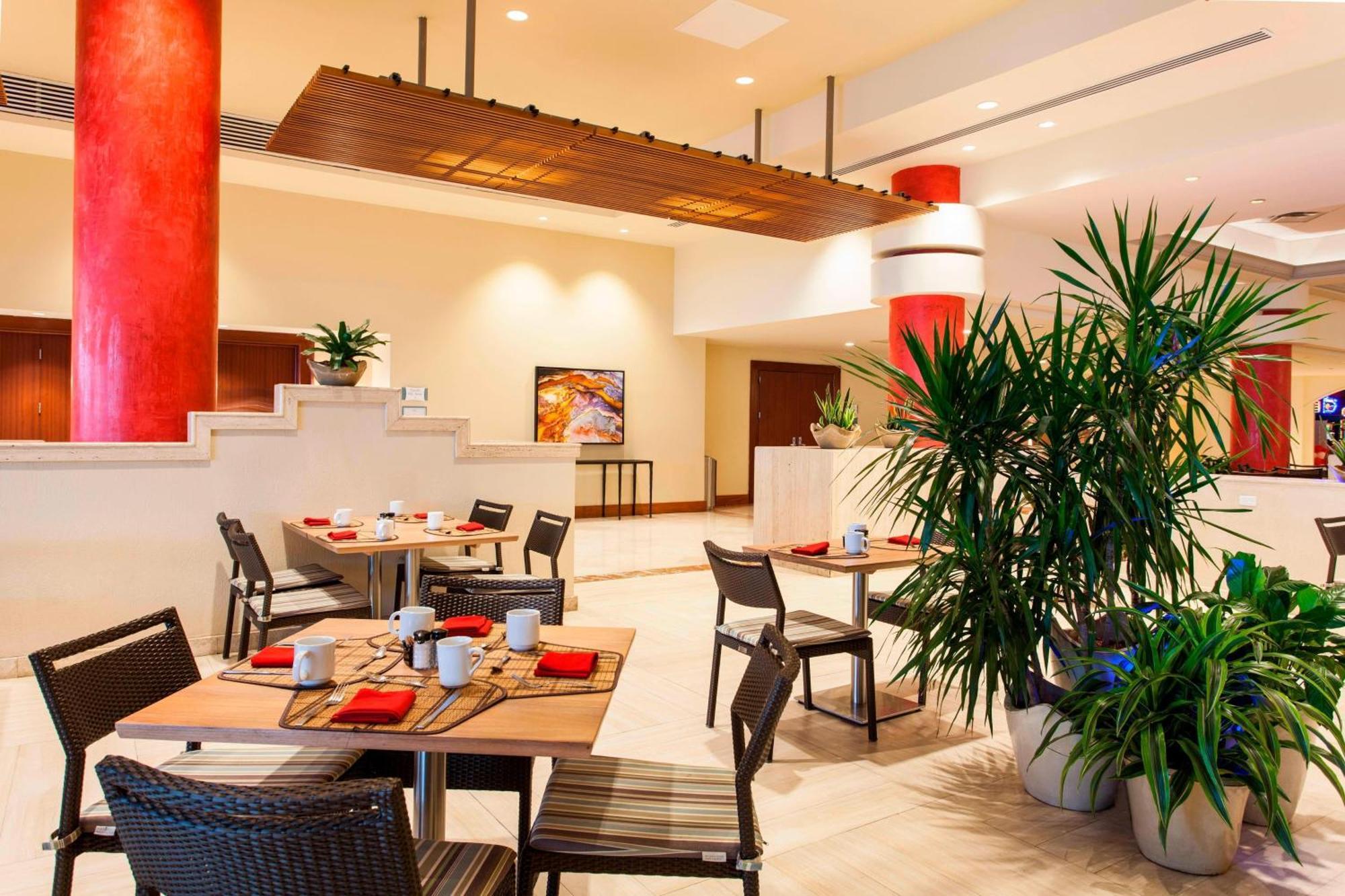 Courtyard by Marriott Isla Verde Beach Resort San Juan Exterior foto