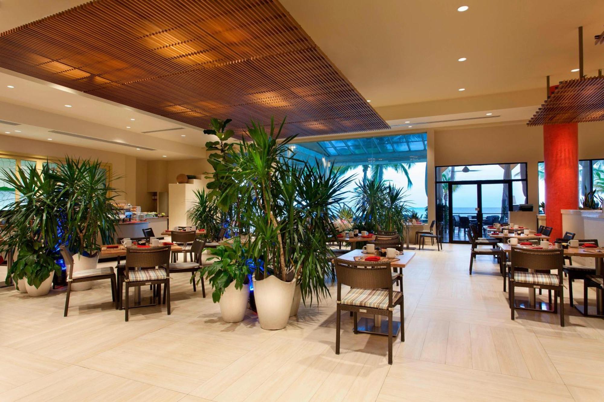 Courtyard by Marriott Isla Verde Beach Resort San Juan Exterior foto