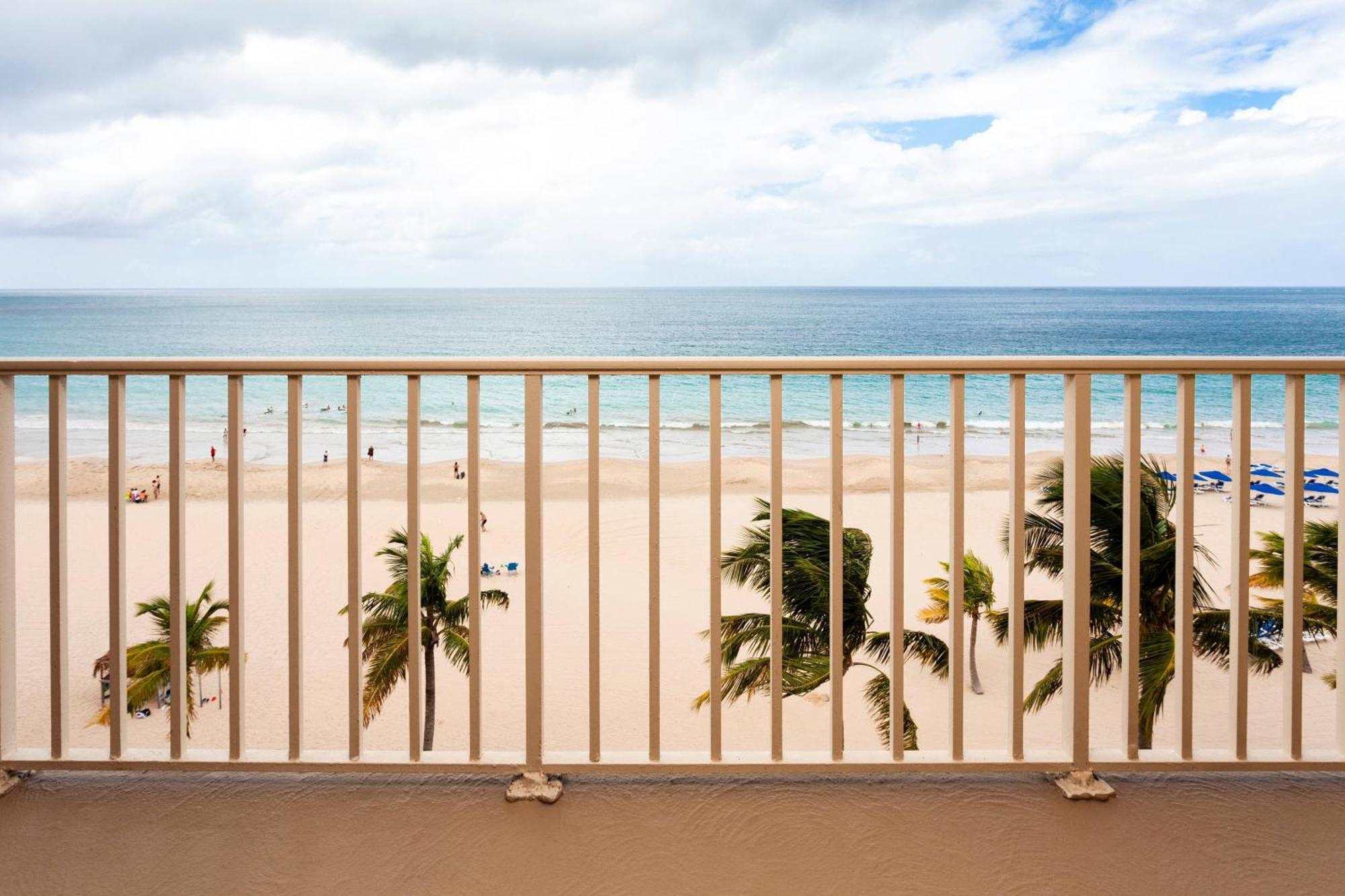 Courtyard by Marriott Isla Verde Beach Resort San Juan Exterior foto