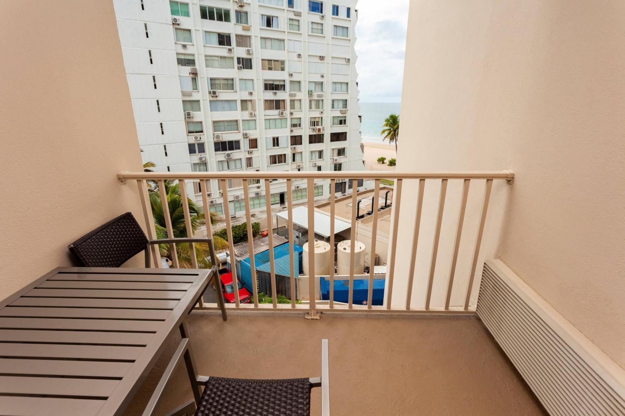 Courtyard by Marriott Isla Verde Beach Resort San Juan Exterior foto
