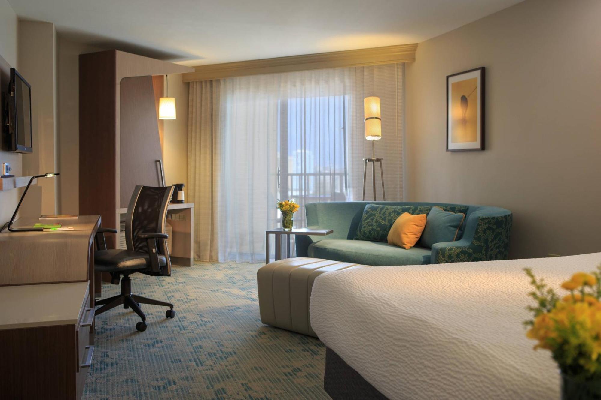 Courtyard by Marriott Isla Verde Beach Resort San Juan Exterior foto