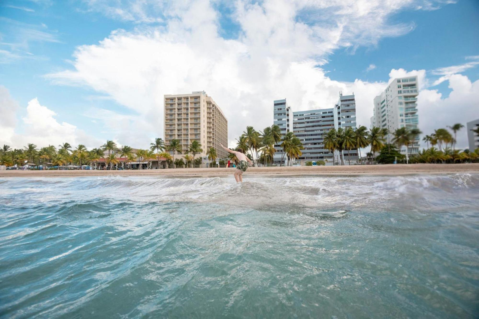 Courtyard by Marriott Isla Verde Beach Resort San Juan Exterior foto